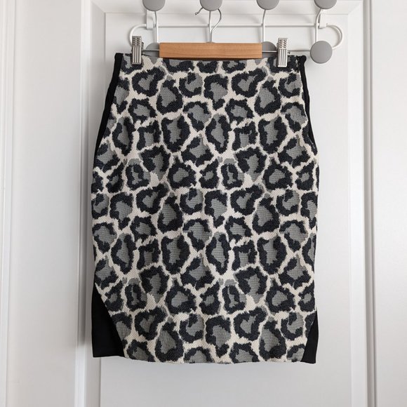 Diane Von Furstenberg Leopard Print Pencil Skirt - Picture 2 of 7